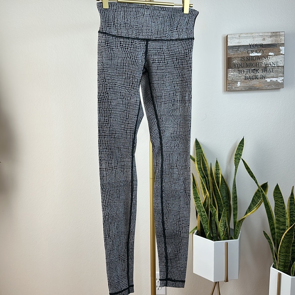 125. Lululemon Wunder Under Pant III
Fall Net White Black - Picture 5 of 9